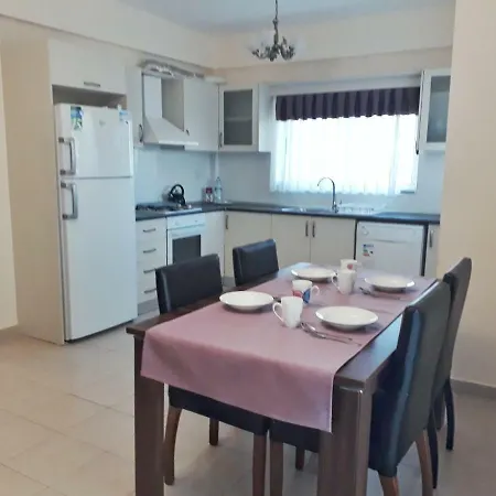 Long Beach 3 Bedroom Apartament